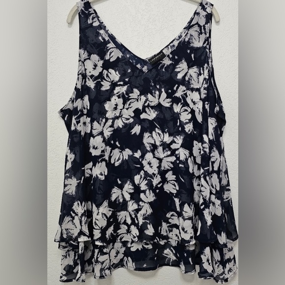 NWT LANE BRYANT Blue & White Floral Flowy Double Layered V~Neck Tank Top~Size 20 - Picture 1 of 2